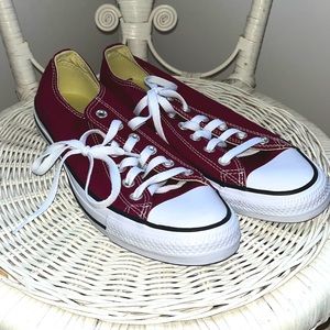 Converse Sneakers ✨Never Worn✨